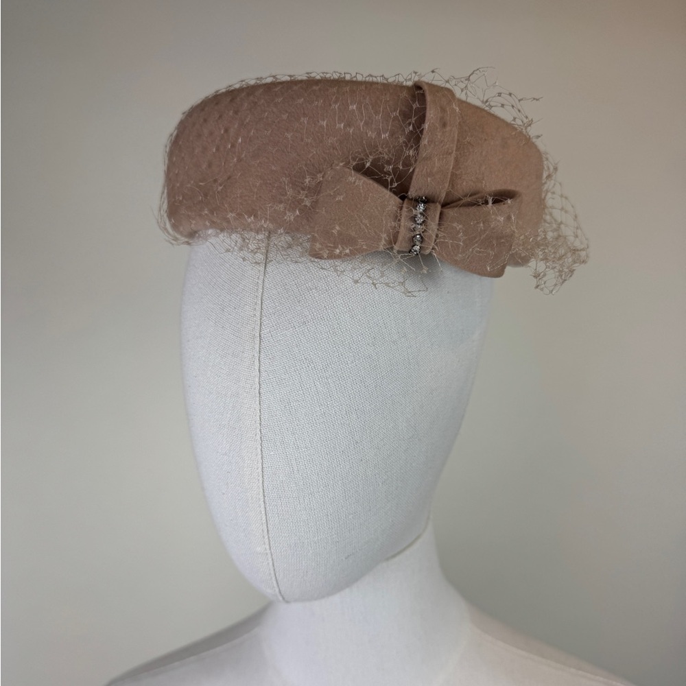 Vintage 1960s Camel Tan Women's Pillbox Hat with Rhinestone Bow